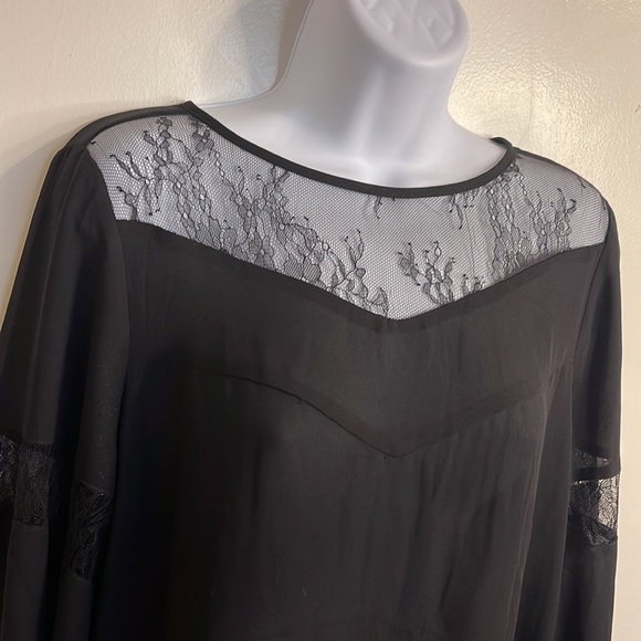 Apt 9 black top with lace on sleeves and neckline - Picture 2 of 4